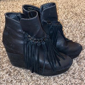 Black Sbicca Zepp wedge 7.5 starting to peel toes